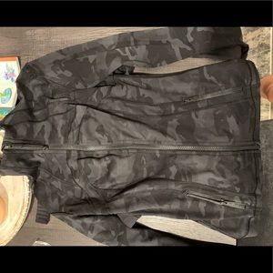 This is the lululemon define jacket.